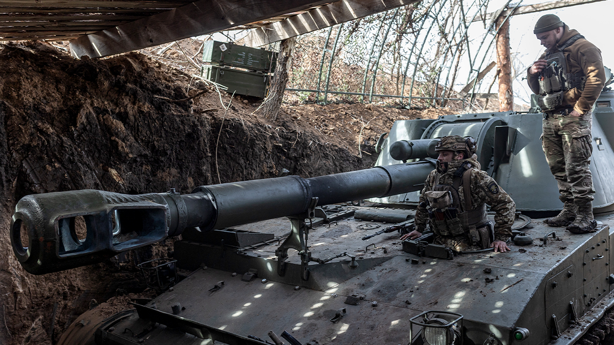 Ukrainian soldier in DS3 artillery