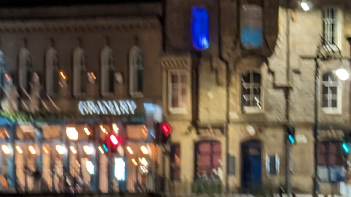 night-shore-zoom-pixel-100-crop