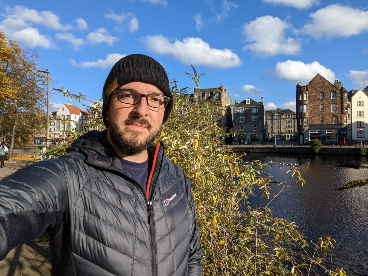 selfie-wide-pixel