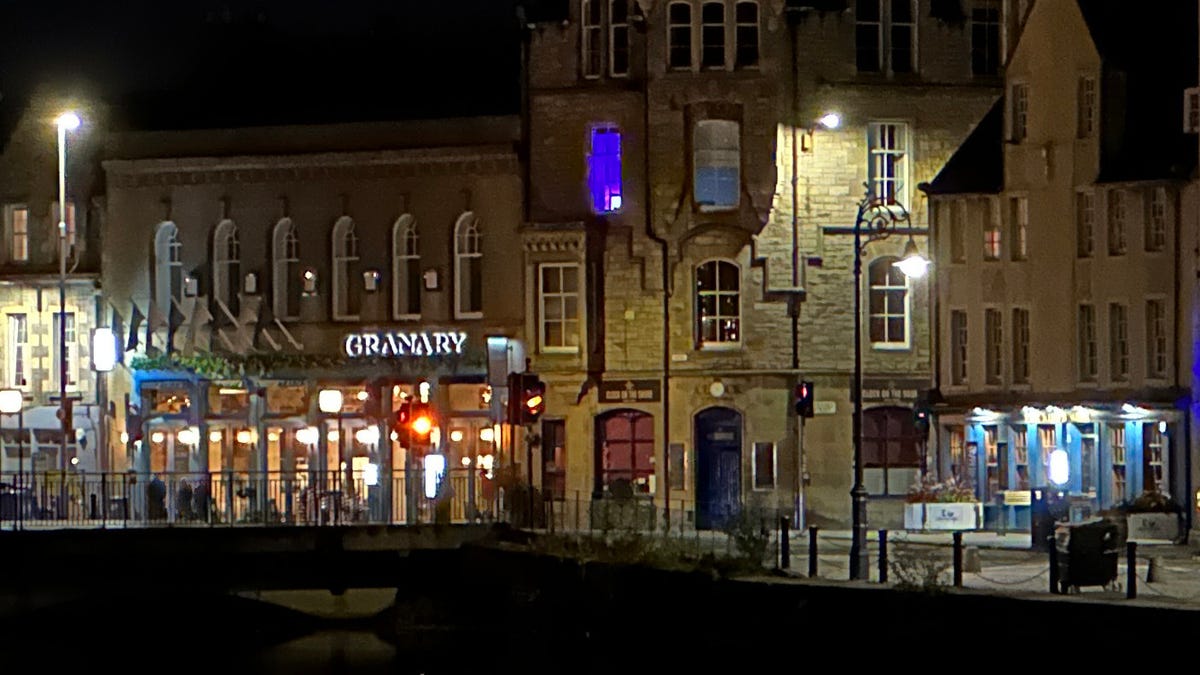 night-shore-zoom-iphone-100-crop