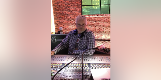 Mark Capps worked with top country artists including Amy Grant, Dixie Chicks, Neil Diamond and more. He was the son of Grand Ole Opry guitarist Jimmy Capps.
