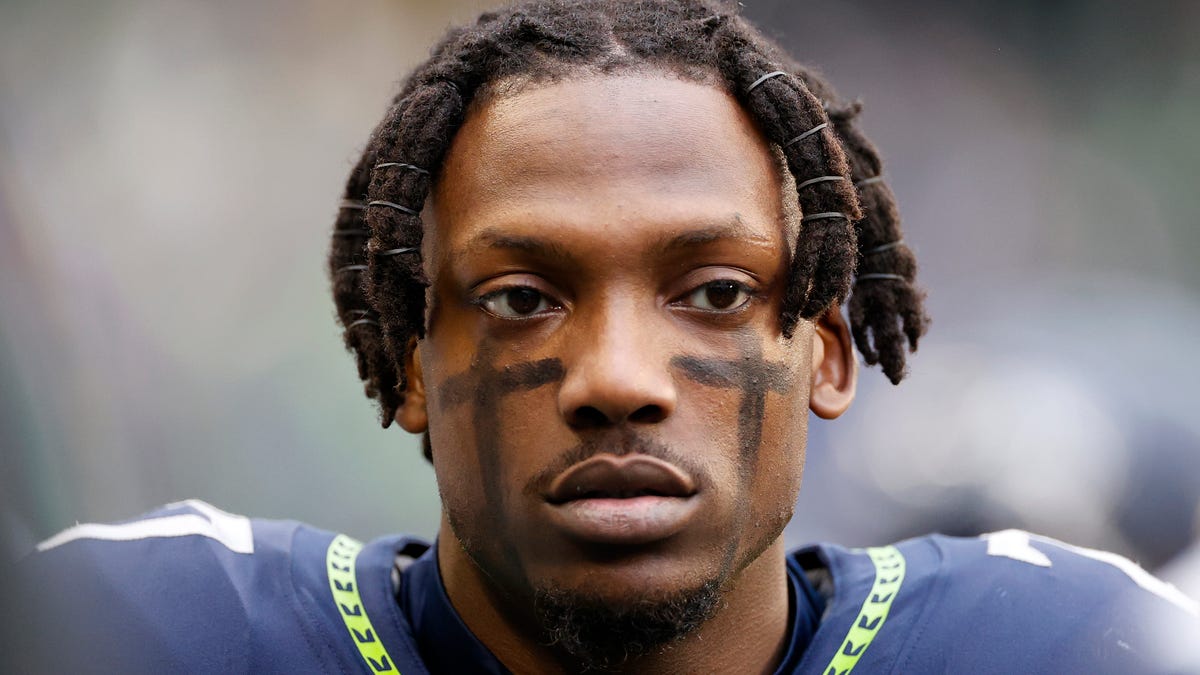 Portrait photo of cornerback Tariq Woolen of the Seahawks.