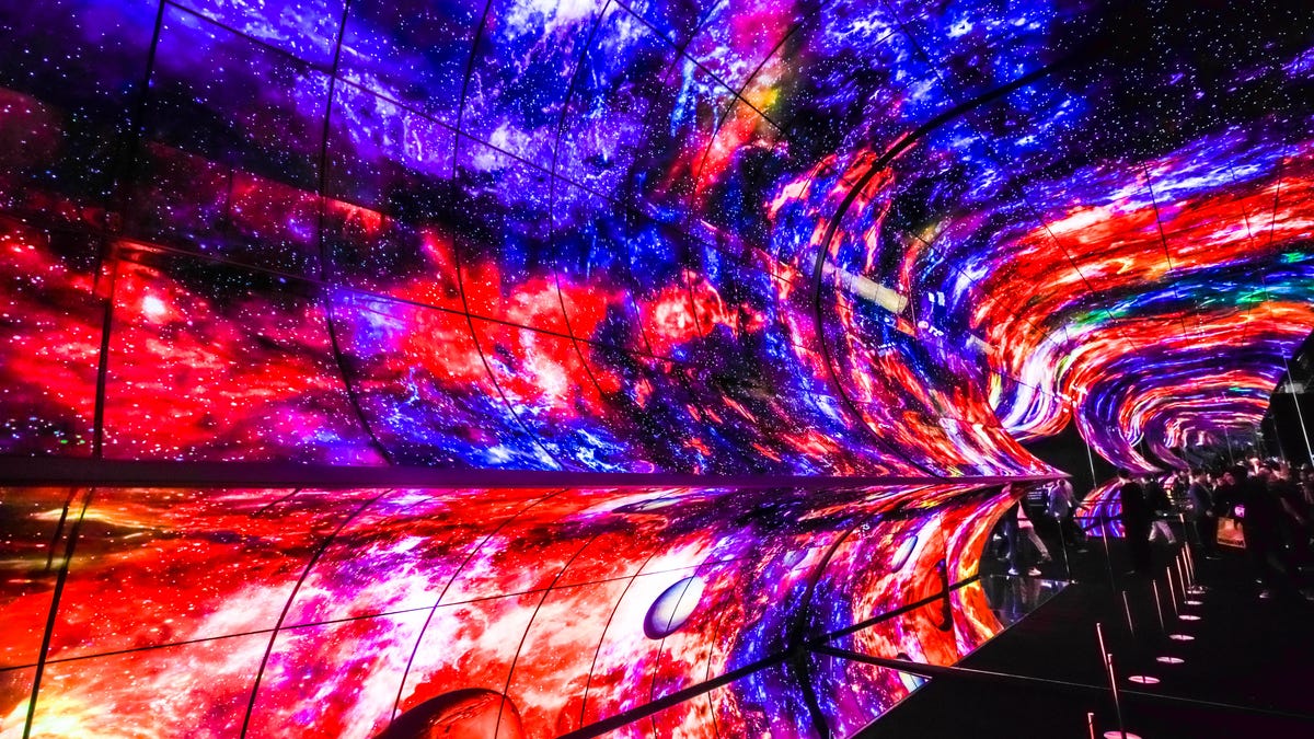 Large, colorful flexible displays at CES