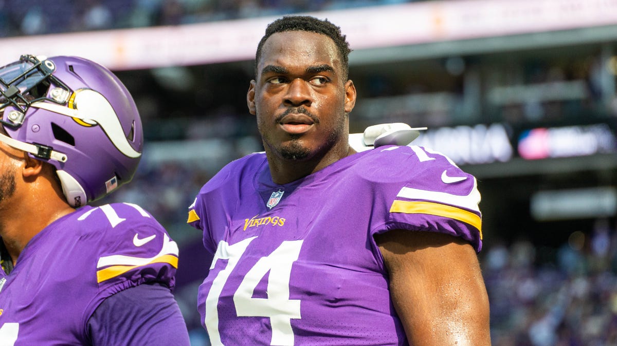 Offensive Tackle Oli Udoh of the Vikings looks to his left.
