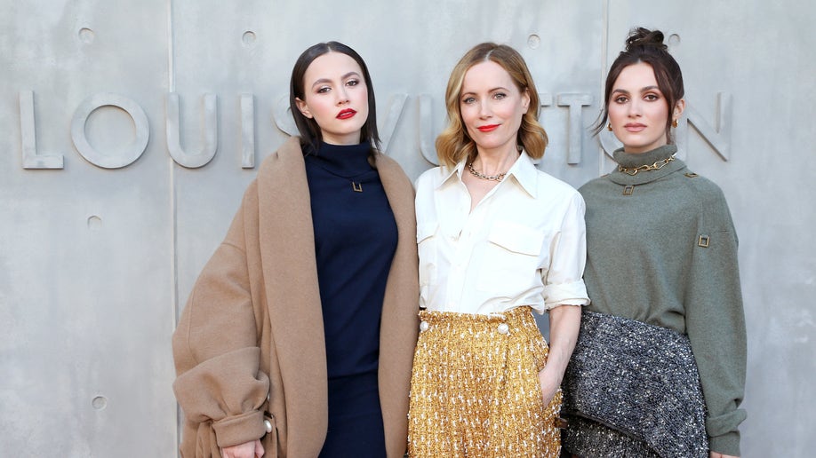 Leslie Mann with daughters
