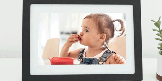 The Skylight frame is quick and easy to use.