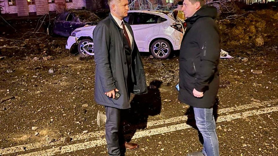 Belgorod Mayor speaks to resident
