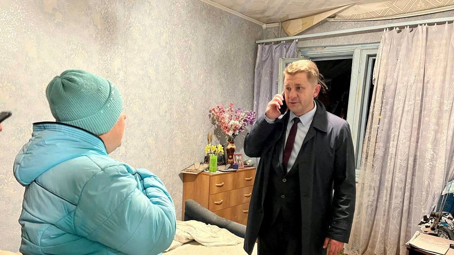 Belgorod Mayor speaks to resident