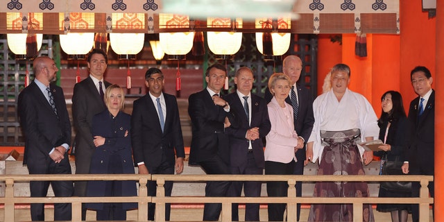 g-7 summit group photo