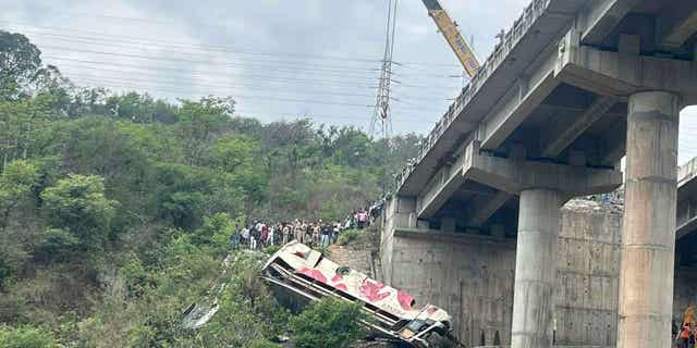 Hindu pilgrim bus being rescued