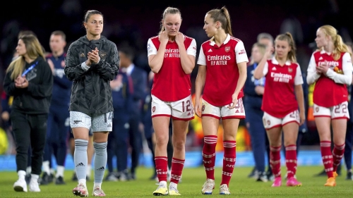 Arsenal's players leave the pitch after their defeat against Wolfsburg. 