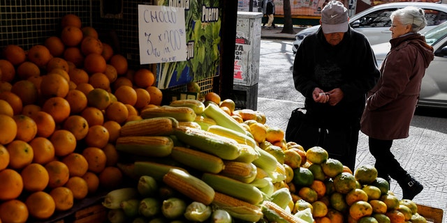 Man buying fruit 