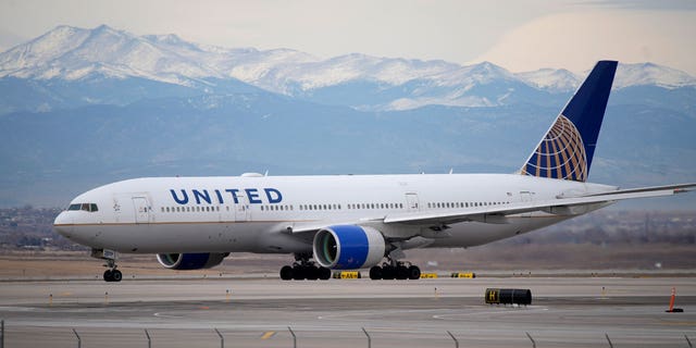 United Airlines jetliner