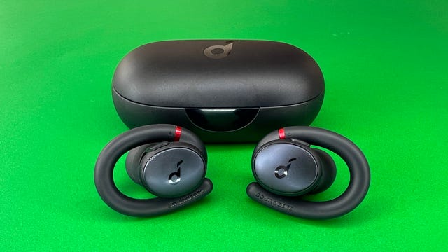 anker-soundcore-sport-x10-green-brackground