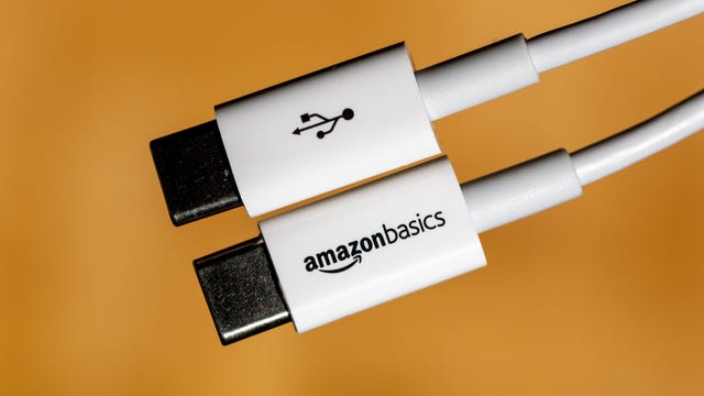 close-up of the connectors on the Amazon Basics 6ft USB-C charging cable