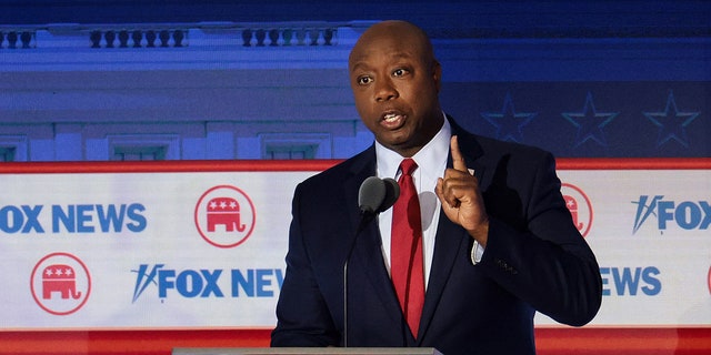 Tim Scott speaks at podium