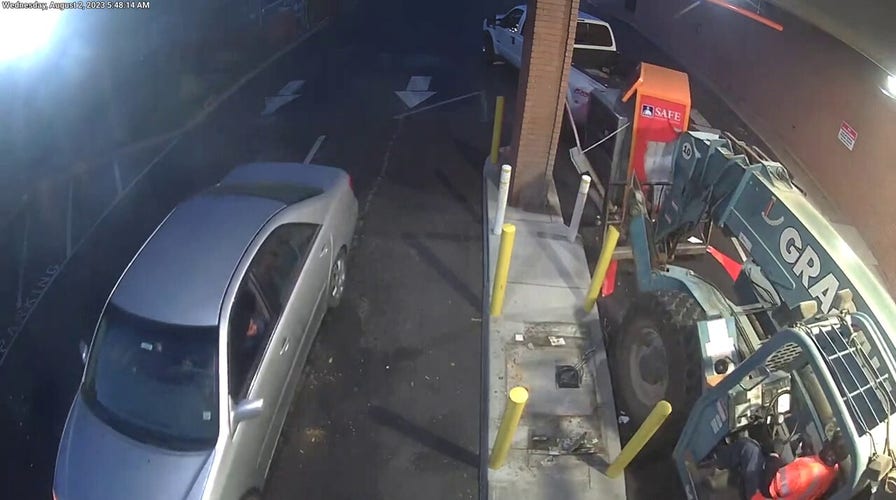California thieves use forklift to steal ATM machine in Sacramento: video