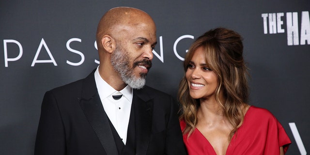 Van Hunt and Halle Berry at an event