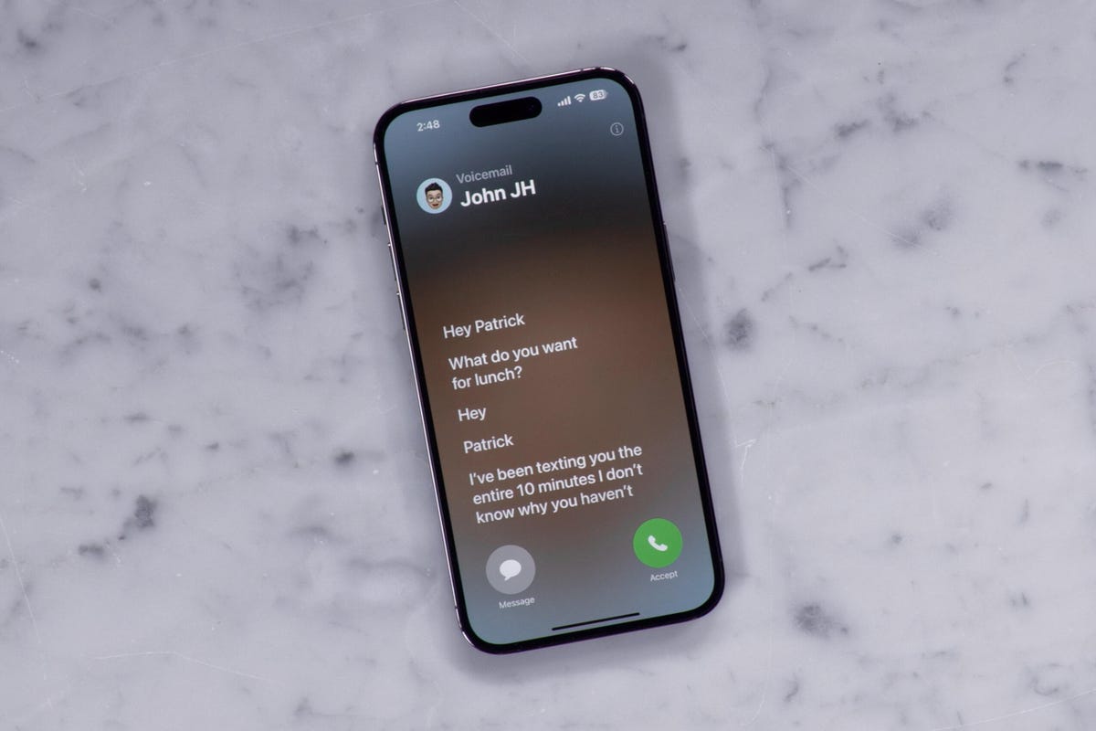 And iPhone with a Live Voicemail transcription