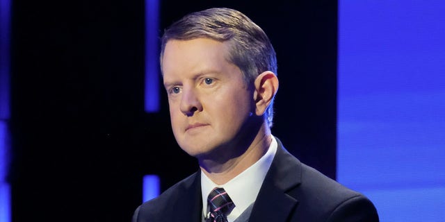 Ken Jennings plays on game show "The Chase"
