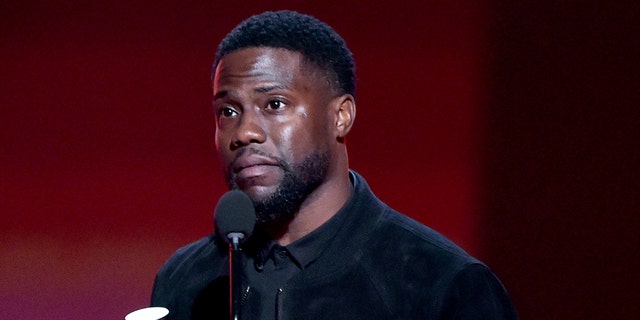 Kevin Hart at an awards show