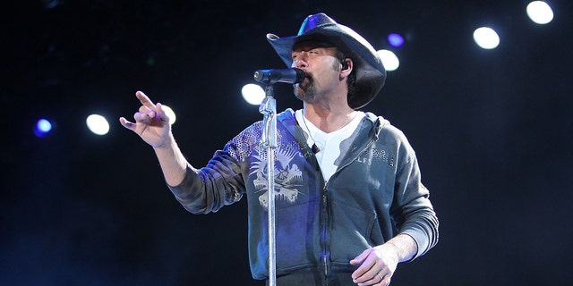 Tim McGraw sings wearing a jacket