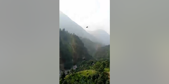 Gondola with 8 people inside is stuck in Pakistan