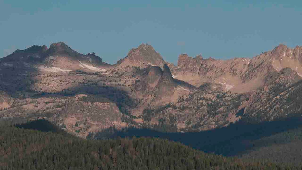 Sawtooth Mountains 