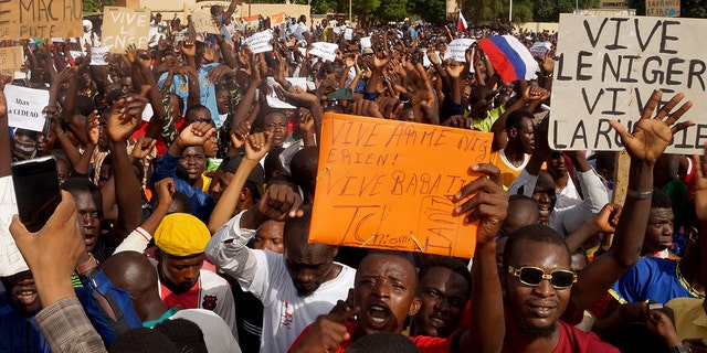 Niger coup supporters demonstrate