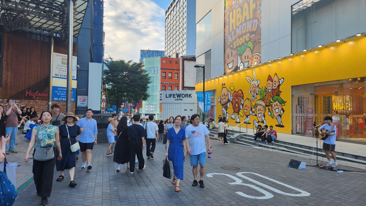 A photo of Seoul's bustling shopping district Myeong-dong taken on the Galaxy Z Flip 4.