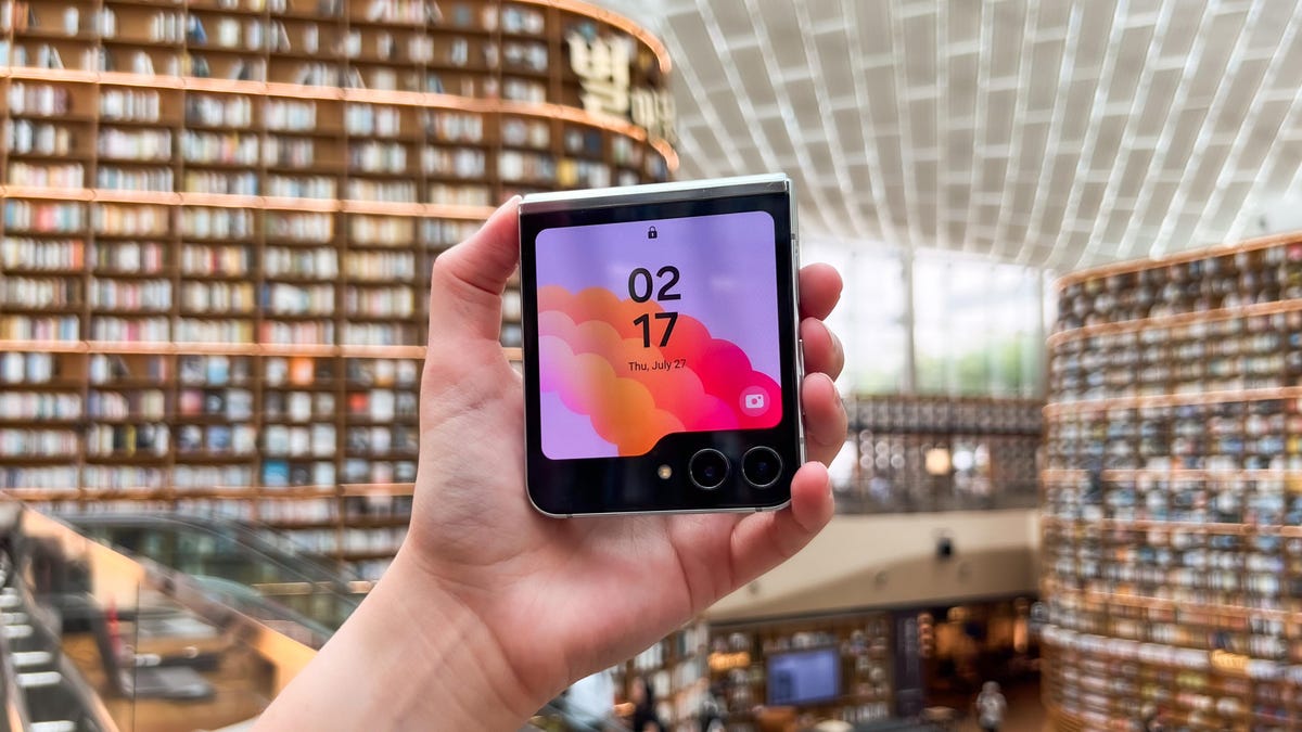 The Galaxy Z Flip 5 being held while closed
