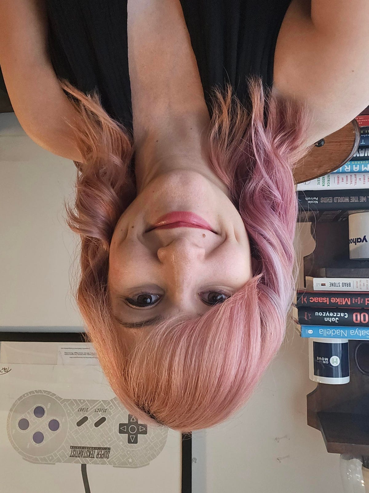 A selfie taken with the Z Flip 5's internal camera.