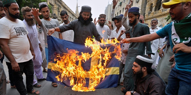 Supporters of a radical Islamist party Tehreek-e-Labaik