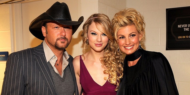 Taylor Swift meets Tim McGraw and Faith Hill backstage