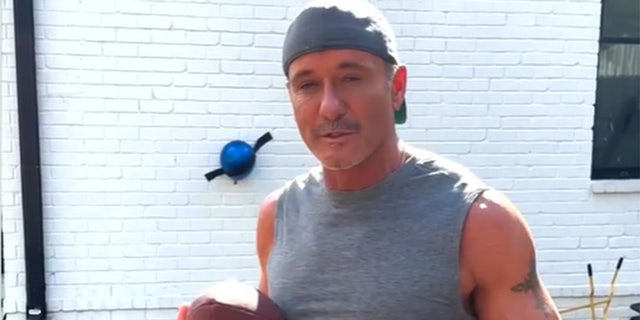 Tim McGraw playing football