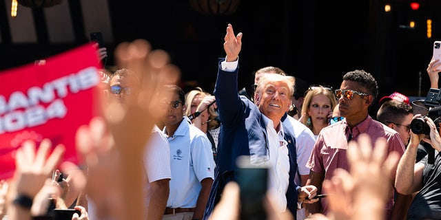 Trump surrounded by supporters in Iowa