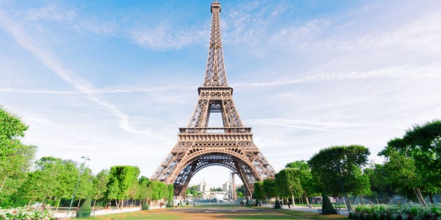 eiffel tower