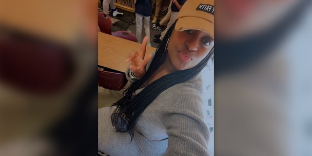 Tyesha Bolden selfie from criminal complaint