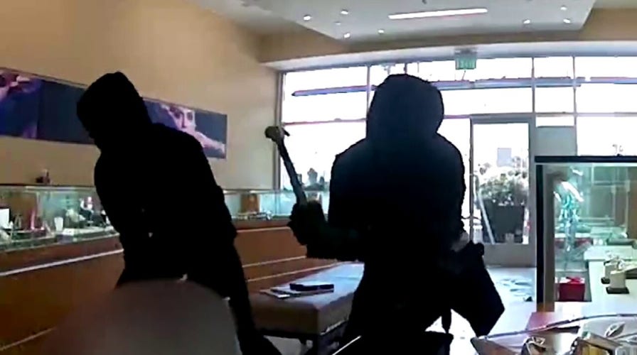 California smash and grab suspects target jewelry store