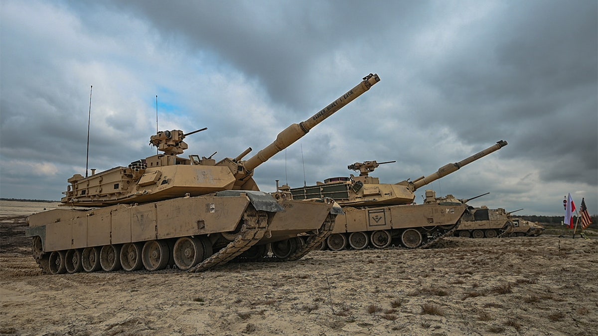 Abrams tanks