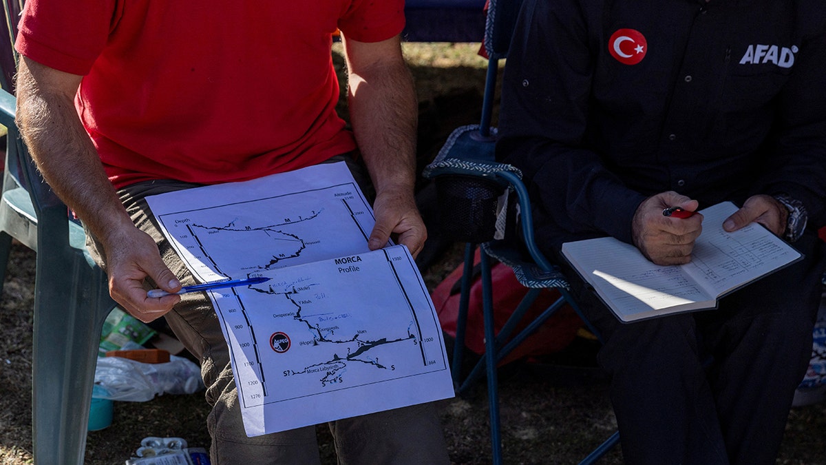 A rescurer, a map