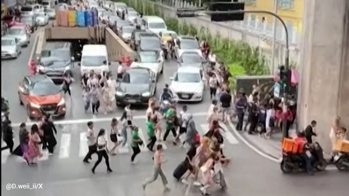 People run from Bangkok mall