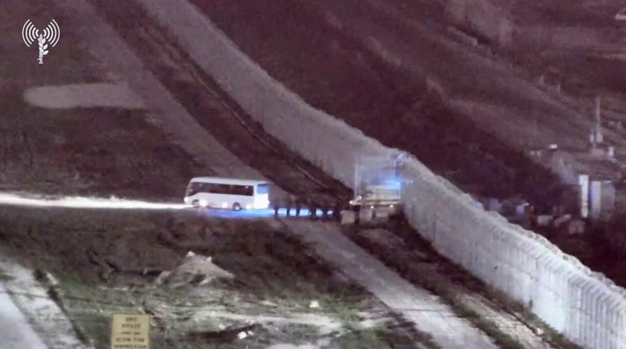 Vehicle carrying hostages enters Israeli territory amid Hamas cease-fire: video