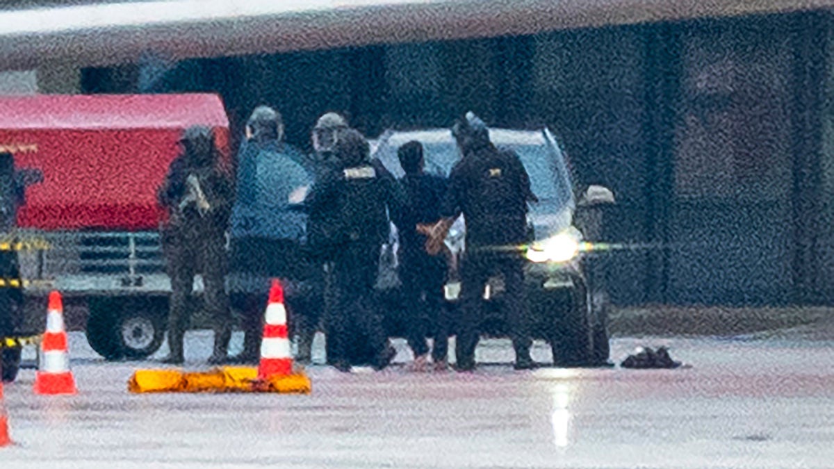 suspect arrested after hamburg hostage situation