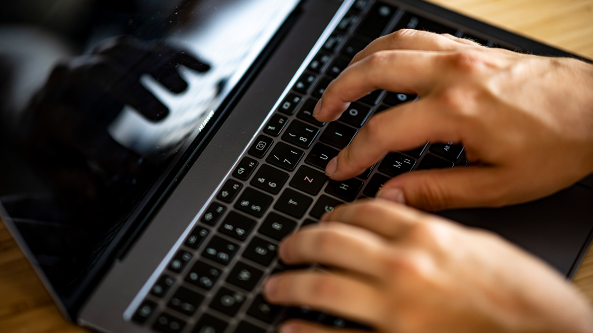 PRODUCTION - 02 September 2021, Berlin: ILLUSTRATION - A man types on a keyboard of a laptop. Photo: Fabian Sommer/dpa