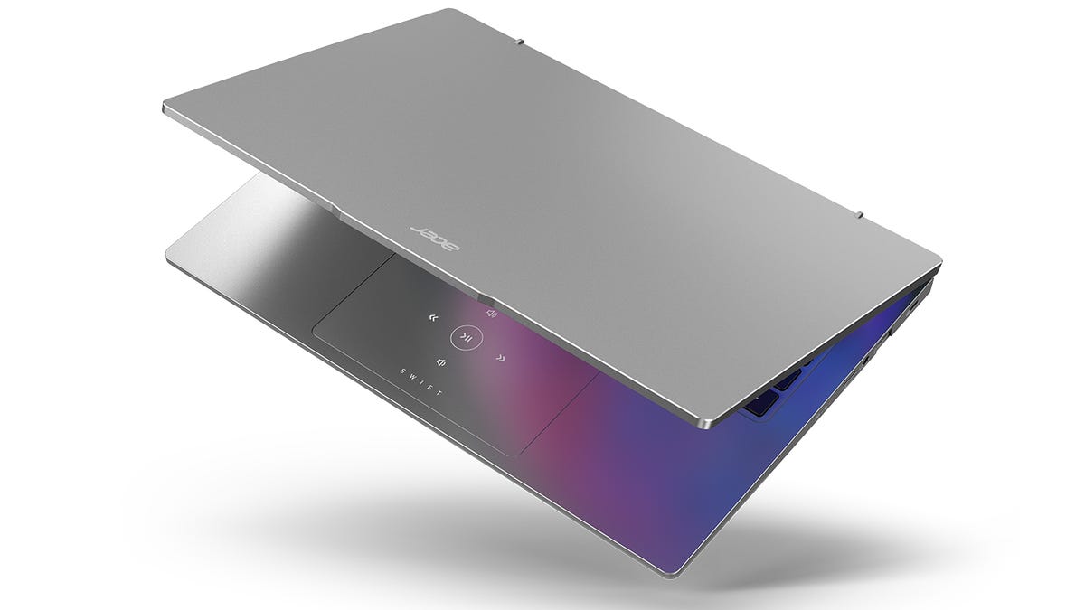 Acer Swift Go 14 Core Ultra almost closed