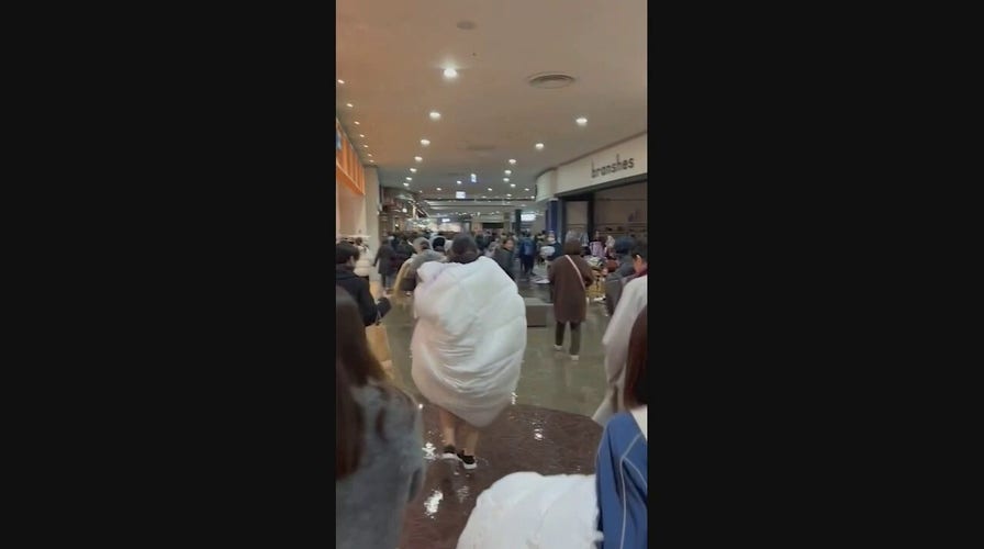 Mall in Japan shaken by earthquakes