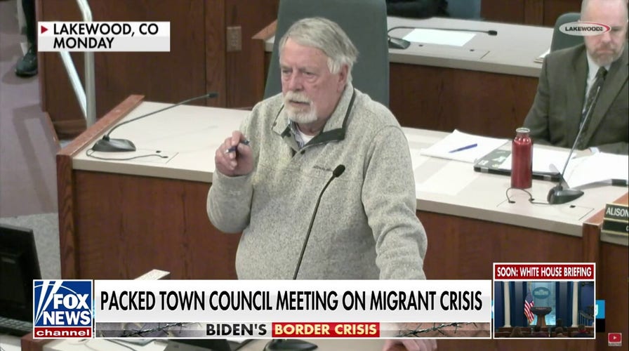 Lakewood, Colorado residents slam local officials over migrant surge: 'Don't screw it up'