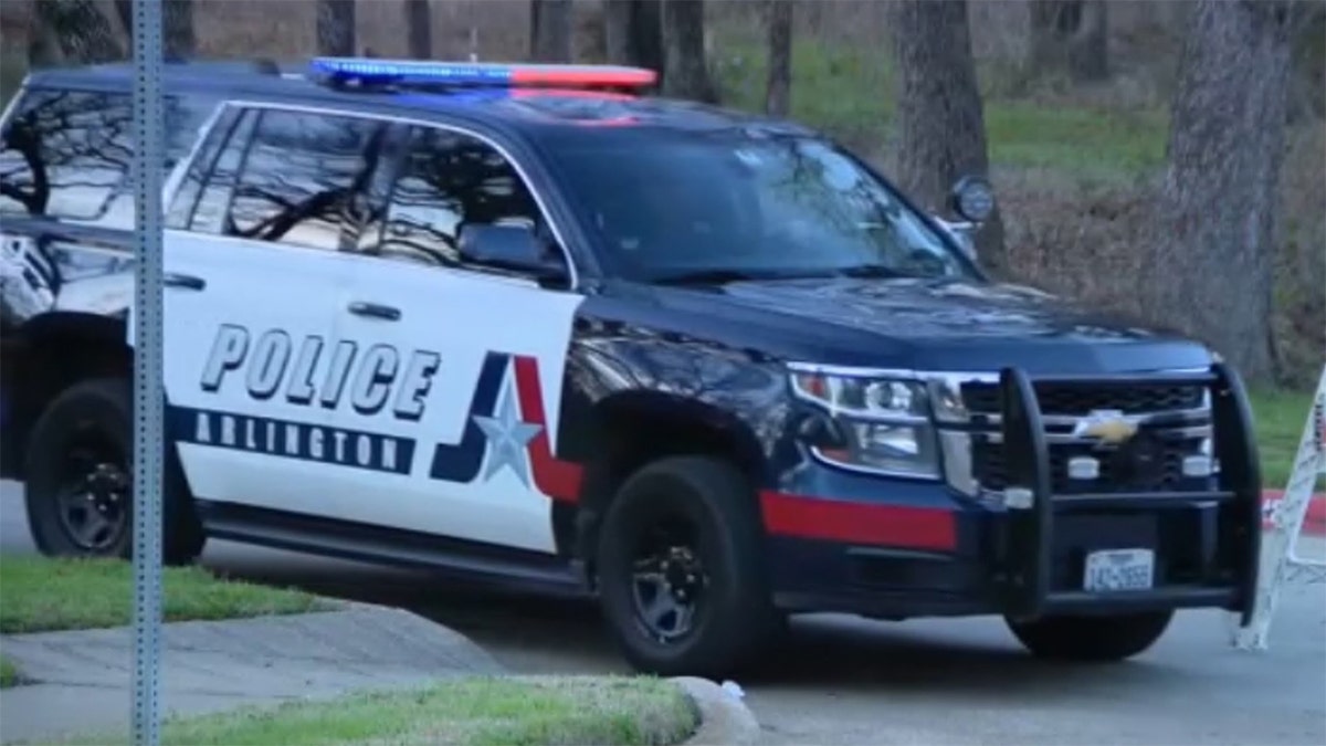 Arlington police at park