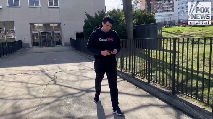 Alleged NYC squatter leaves criminal court after assault charges dismissed